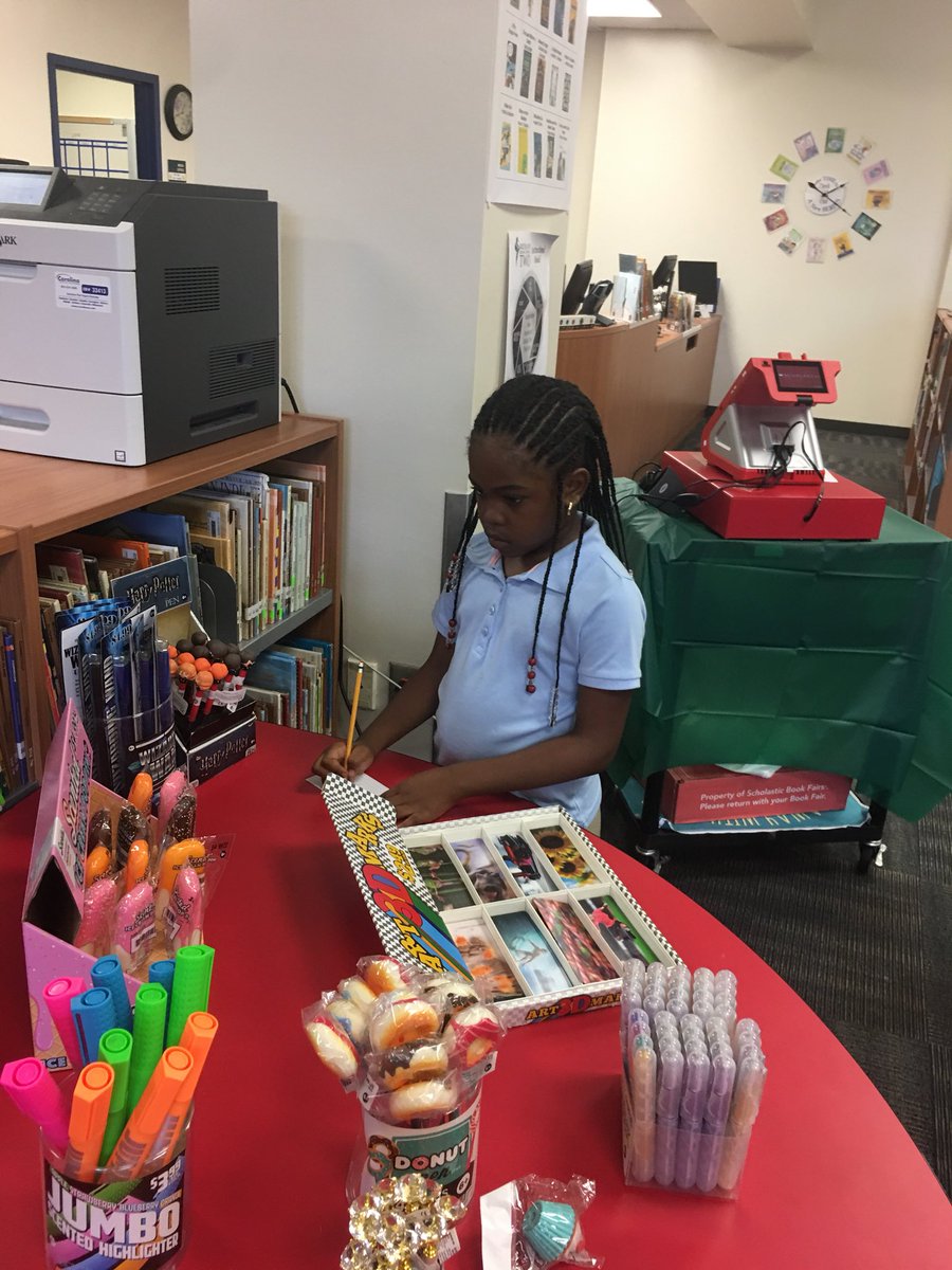 lorettadailey35's tweet photo. Students are previewing the Fall Book Fair with excitement!  A Special thanks to Mrs. King and Mrs. George! ✨✨ https://t.co/DqKWNbVu2o