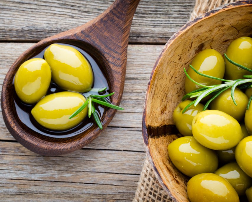 Olives are very high in vitamin E and antioxidants. The perfect snack for post-Octoberfest 😋.
...
Perhaps we can even add them to a cocktail later 😉😎.
.
.
.
#olives #food #foodporn #mondaymotivation