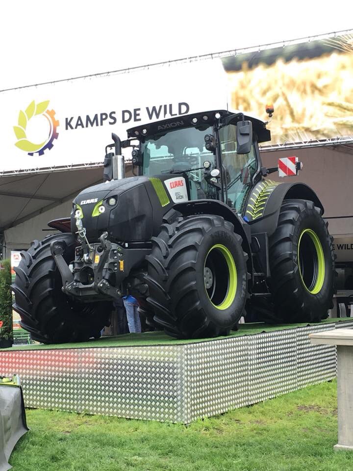 Wist je dat: een nieuwe CLAAS AXION nu wel heel interessant word? Koop een nieuwe Axion en krijg de eerste 2jr of 2000u het onderhoud erbij! Geld ook voor het jubileum model! #blackmagic #devriesmech #trekkerweb #Agrifoto