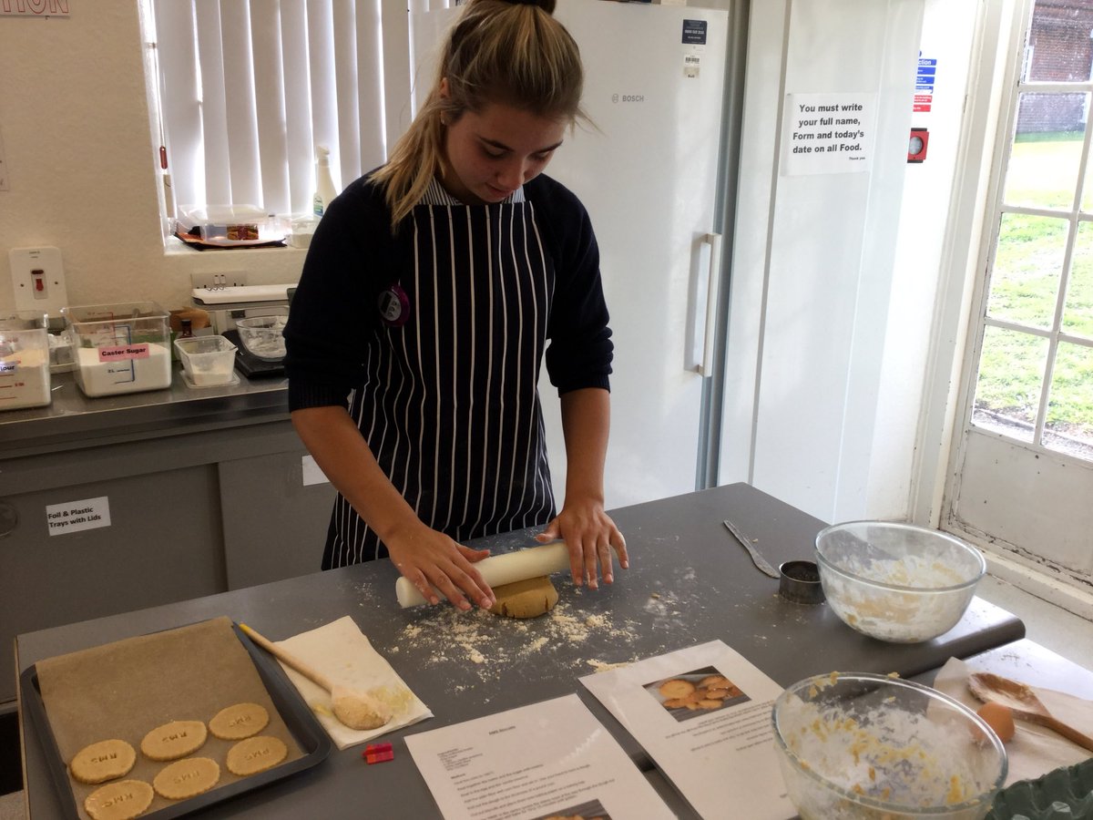 RMSFood's tweet photo. RMS girls cooked delicious cakes, bread, savoury and sweet biscuits to serve to our visitors on Open Day. #RMS https://t.co/VNY5I0LUhq