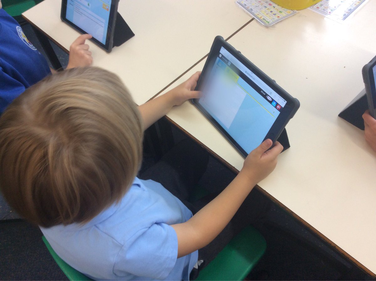 NBPSComputing's tweet photo. Class 7 & 8 @NewBrightonPS have been sending emails using @purpleMash #2Email. First they sent emails to their teacher π©π»βπ« and then to their friends π«. ππ» #eSafety #computing #Wirral @CAS_Wirral https://t.co/6LcwU4pukK