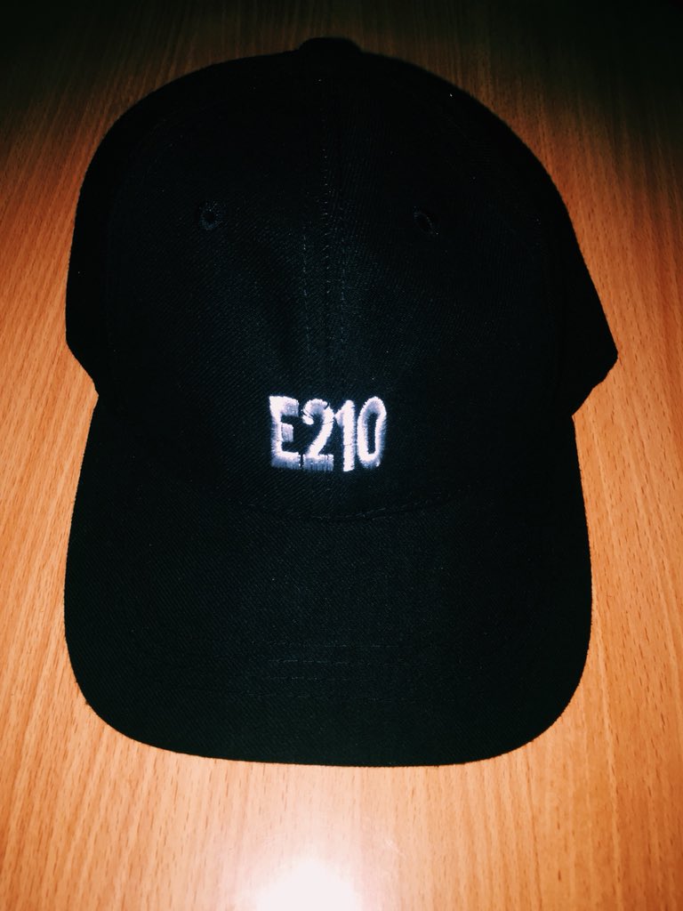 CDesgin's tweet photo. E210
P : 200 SDG
Dm to
#Be_different
#Be_special https://t.co/cJgHdsoxNo