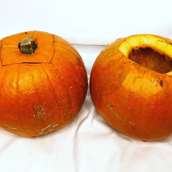 FlowerSchoolIE's tweet photo. #free #online course tomorrow morning over on our #facebook page at 9.30am #pumpkinflowerarrangements #pumpkin  #pumpkincarving #pumpkin🎃 #pumpkins #flowerarranging #halloween #atumnaldisplays #fallarrangements #autumnflowers https://t.co/i7gW4lJCHq