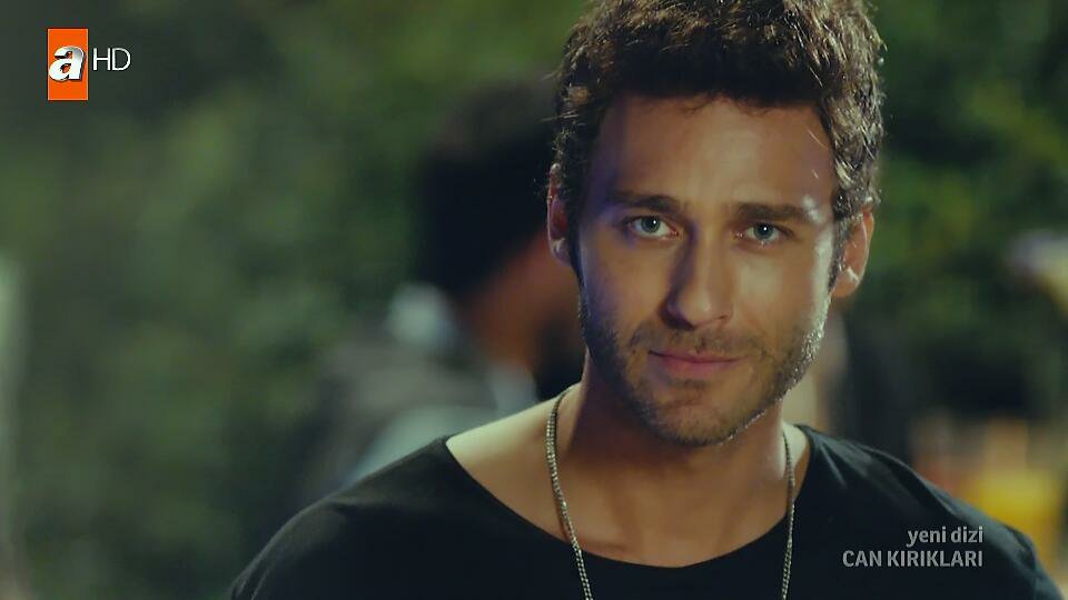 Aslan bey suçluyu haşin bakışlarıyla etkileyip, suçunu itiraf ettirmeye çalışırken... :) #CanKırıkları