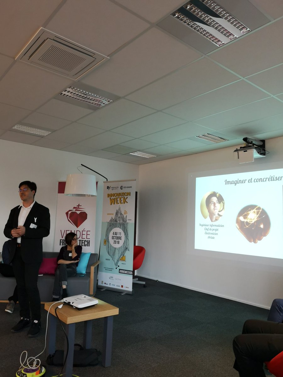 adn_booster's tweet photo. Pitch de @ClocksAndWings pour ce  #ADNINNOV Spécial #Vendée 🎪 https://t.co/EmQVVcOPgB