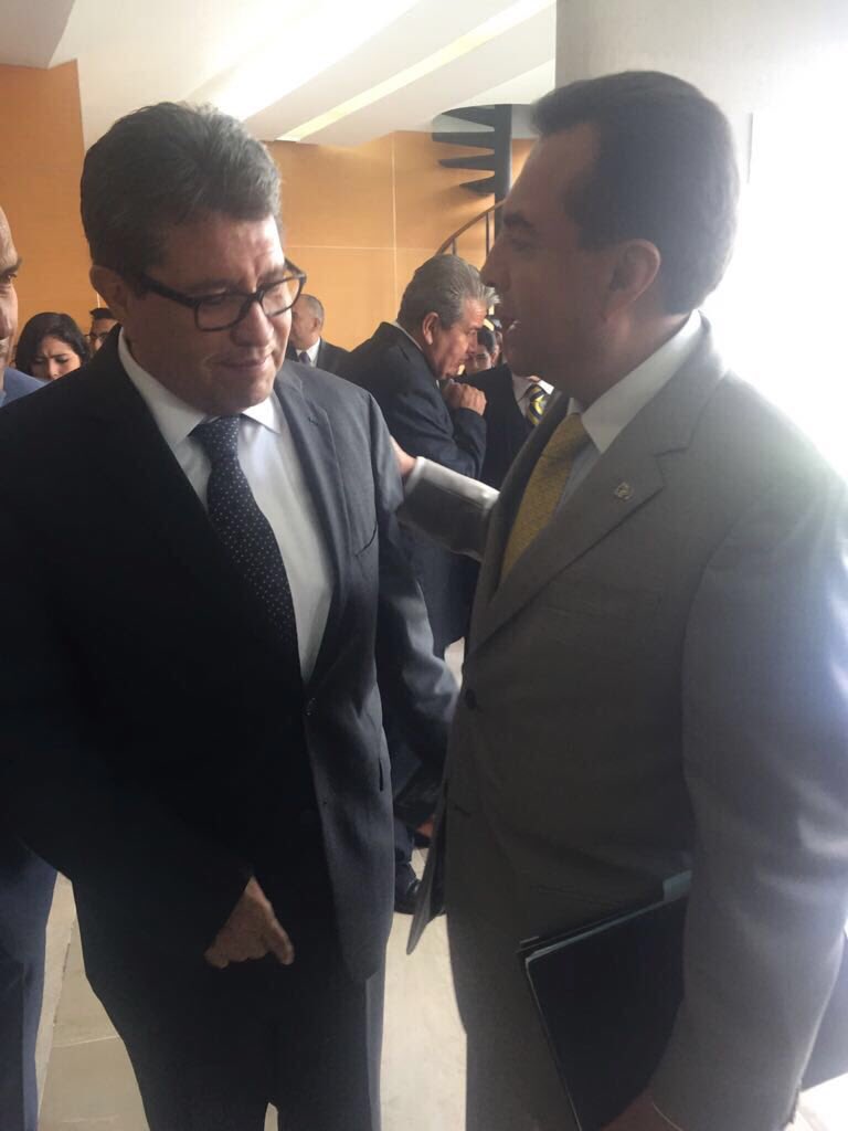 EdgarAGlezRojas's tweet photo. Aquí la intervención del Dr. @RicardoMonrealA en el 1er Congreso Internacional de #DerechoPenal 2018 en #DerechoUNAM y presentación de su libro Desafíos https://t.co/T3hX9IqvxA