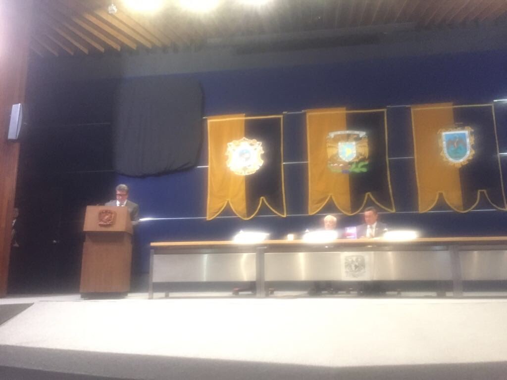 EdgarAGlezRojas's tweet photo. Aquí la intervención del Dr. @RicardoMonrealA en el 1er Congreso Internacional de #DerechoPenal 2018 en #DerechoUNAM y presentación de su libro Desafíos https://t.co/T3hX9IqvxA