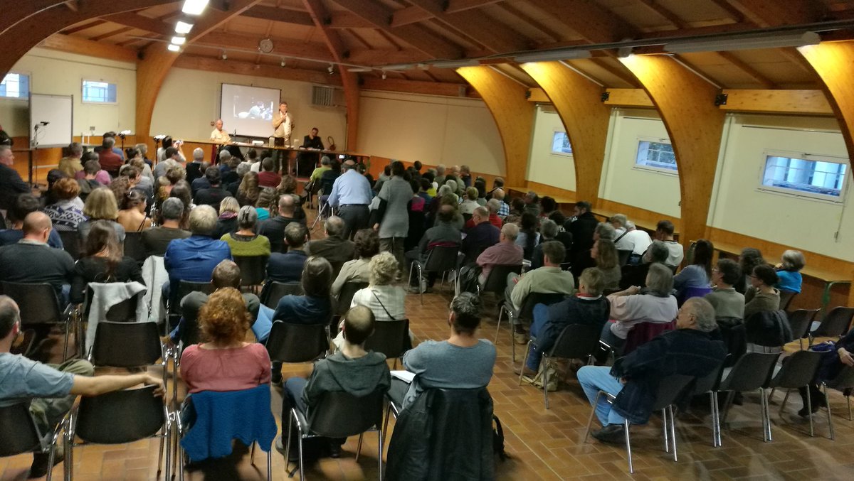 La première conférence régionale sur la fin du monde vient de commencer à la salle du temps libre, derrière la mairie de Limoges. Au programme : les menaces sur la biodiversité. #LivePopu