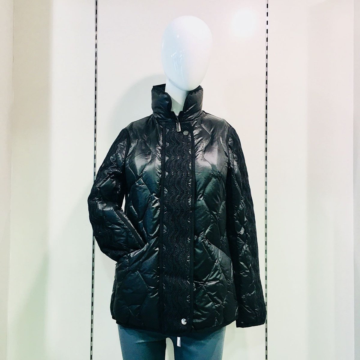 jon_ian's tweet photo. As the temperature begins to drop our minds turn toward a new winter staple, and this Max&amp;Moi number is just the perfect puffer for the job😍

#maxetmoi #gbhighstreetcowbridge #myhighstreet #cowbridge #shoplocalwales #boutique #winterwardrobe #ootd #morgansarcade #morganquarter https://t.co/xWqBrRPH3x