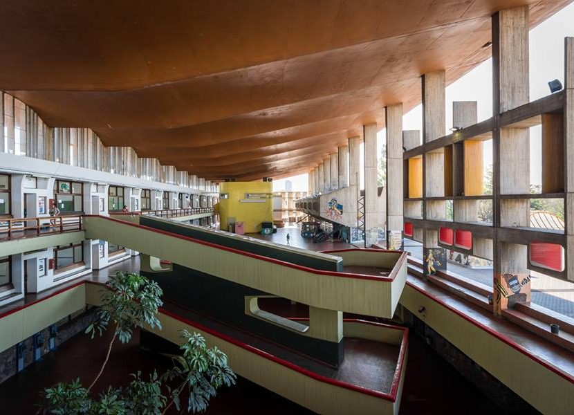 alejandrocsome's tweet photo. #BrutalMonday | Escuela Superior de Comercio Manuel Belgrano
(Bidinost+Chute+Gasó+Lapacó+Meyer, Cordoba 1960)

Acorde a los tiempos, brutalista pero plastica, un reflejo de la critica arquitectoncia de postguerra, pero con ideas regionales sobre los espacios. 
Un clasico. https://t.co/APGkp7hJK4
