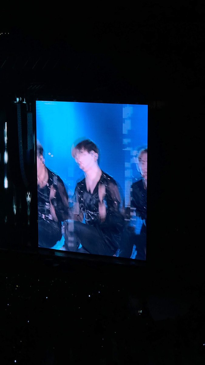 shutupsolace's tweet photo. People be posting all their hd pretty photos of #BTS looking amazing. I’m here looking at my photos and thinking “Yes, I should be a professional photographer.” #BTSxCitiField https://t.co/KbbaoCTTrG