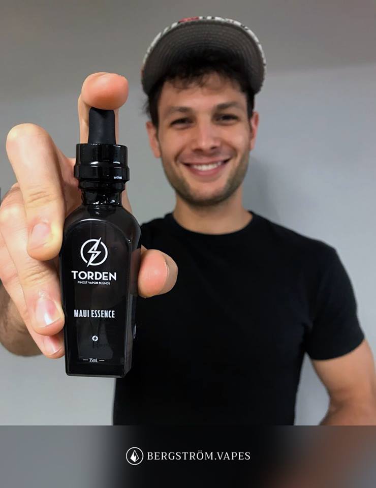 Bergstrom_Mx's tweet photo. #FelizLunes #MiSemanaLaComienzo compartiendo nuestras ofertas 😎! 37% de descuento en los liquidos Torden, compra 3 y el envío es gratis ✈️ https://t.co/uaGTiiguP1  #VapeOn #CloudChasing https://t.co/pWNl6nHYAr