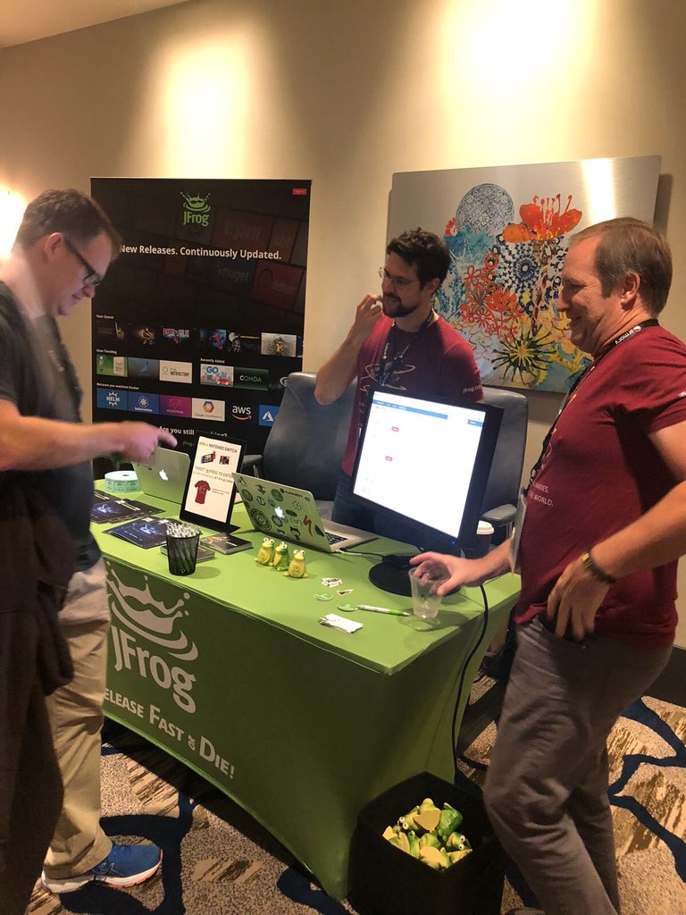 KitMerker's tweet image. If you’re at @spinnakerio #SpinnakerSummit make sure to see the Frogs!!! Cc @jfrog