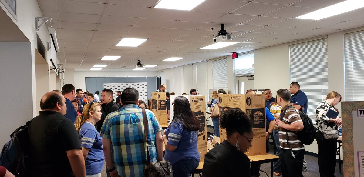 TechStahlman's tweet photo. Always a great Monday when you get to hang out with such great people! Our TSS are so amazing! #2018TS2 #NISDTSS #ThisIsNorthside https://t.co/SyNSsTgmxe