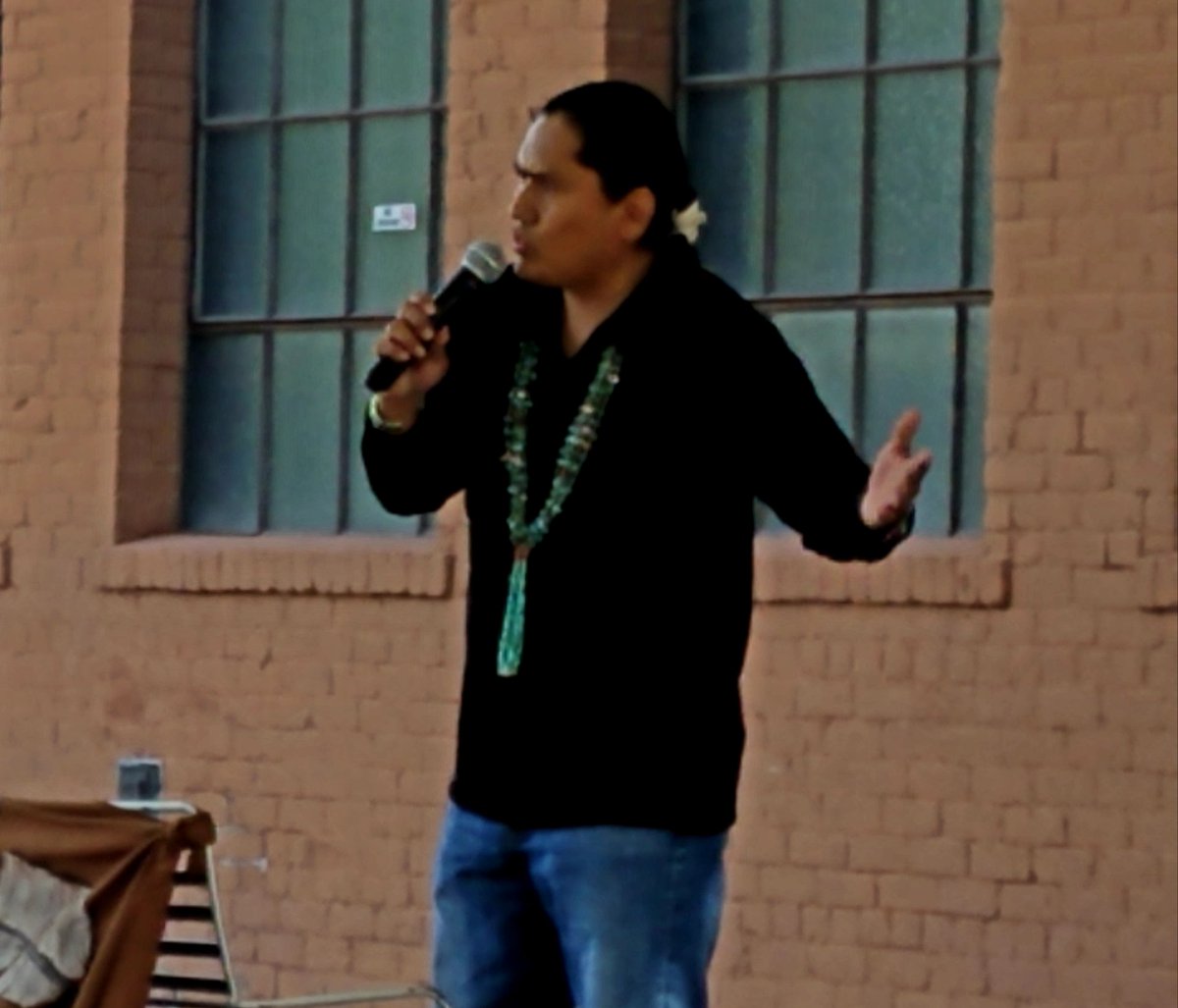 JennJermaine's tweet photo. Rep @ericdescheenie speaking at the #IndigenousPeoplesDay March at #Phoenix Civic Space Park. Native issues are Arizona issues. @AZHouseDems @A_DLCC @ld18dems @PuenteAZ #SiSePuede #WeChangeAZ #WeWillVote #WeAreStillHere #IPDAZ #IPM2018 https://t.co/Ofy9IvPhJN