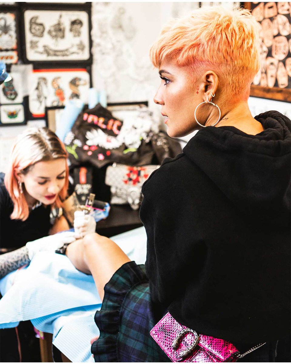 .<a href="/NME/">NME</a> hangs w/ <a href="/halsey/">halsey 🌸</a> as she meets fans, gets a fierce new tattoo &amp; talks her revelatory new single #WithoutMe in The Big Read 🦋 
📸: <a href="/jennfive/">Jenn Five</a>

Read: halsey.lnk.to/NMETw
