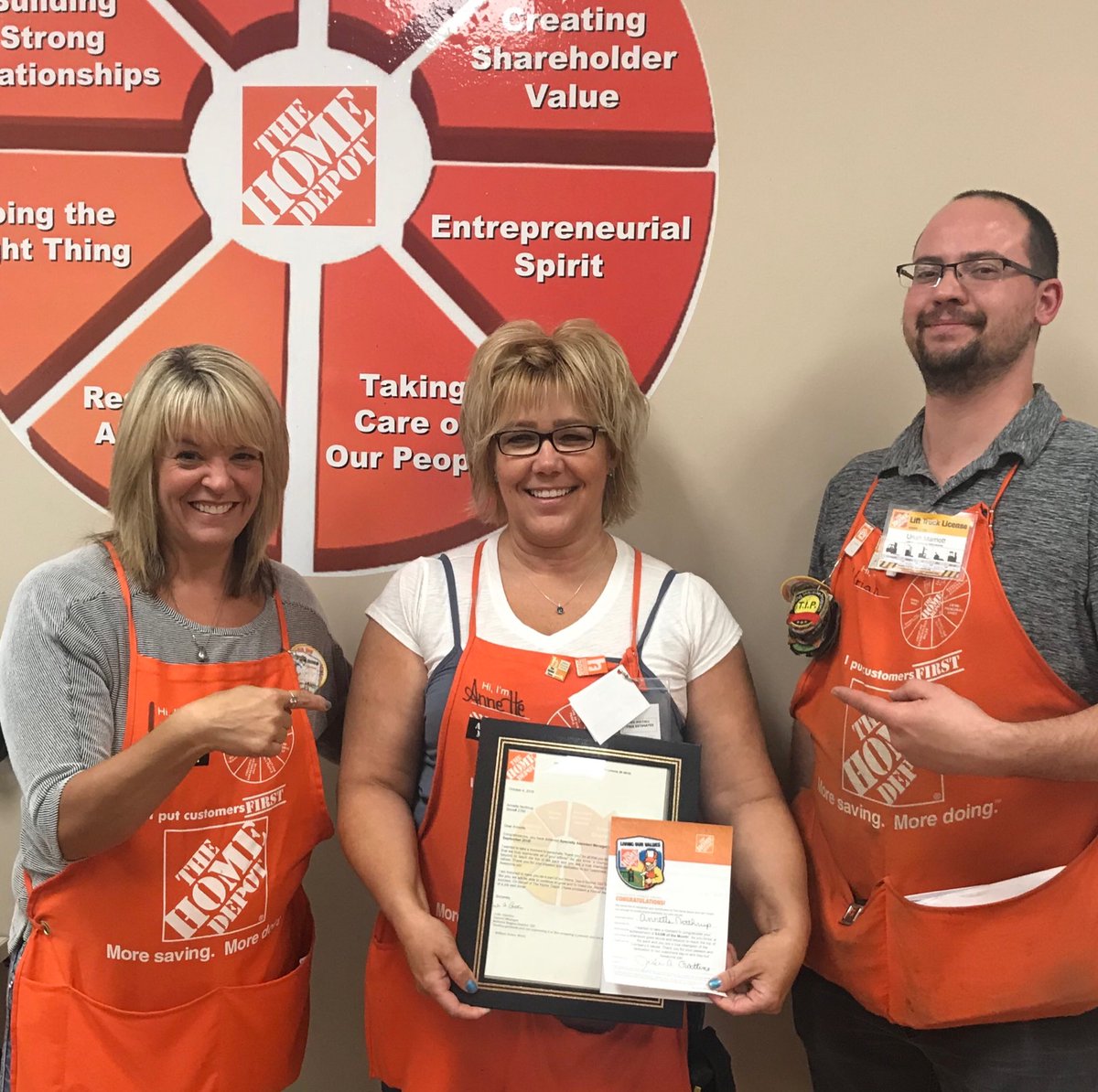 Look who is Specialty ASM for the month of September....Annette Northrup very proud of you!!⁦<a href="/annette_tcaps2/">Annette Northrup</a>⁩ ⁦<a href="/JulieGiattino/">Julie Giattino</a>⁩ ⁦<a href="/BenPuhr/">TuffEnuff</a>⁩ ⁦@l_linville⁩