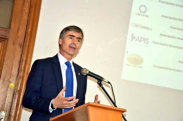 UnapymeChile's tweet image. Lanzamos la Mesa de Convergencia Nacional de Pymes junto a @joservalente @carlosmontestwt 
PYMES de Arica a Aysen estuvimos presentes!!!! #justiciaparalasPymes