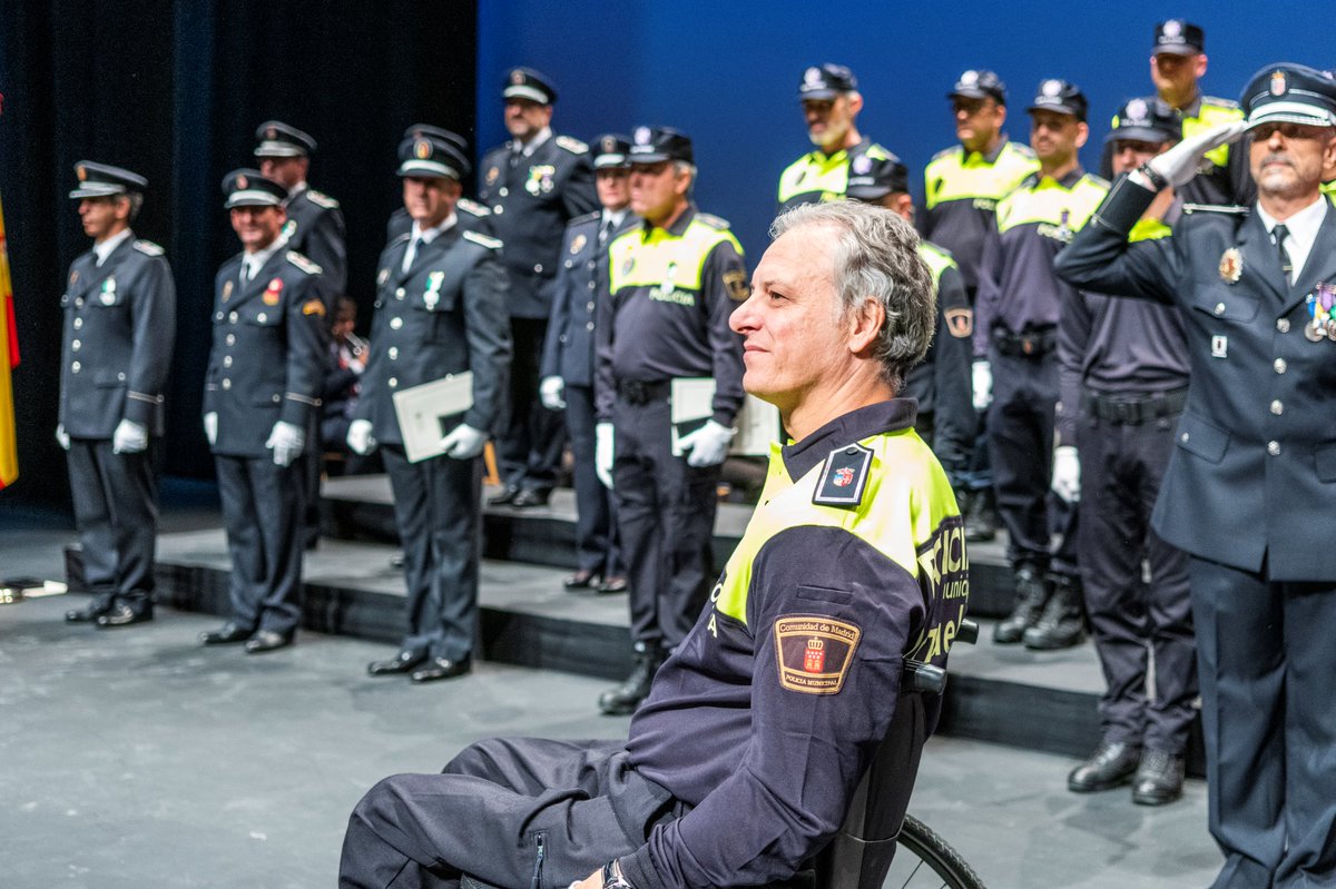 guillerjack_'s tweet photo. Quiero dar las gracias al @ayto_pozuelo y en particular a @spquislant y a @soniarodgar por el homenaje que le hicieron a mi padre Mateo el 5 de Octubre. Y mis felicitaciones a los demás policías condecorados y que también recibieron sus medallas de los 25 años de servicio. https://t.co/ElLgRxj0kW