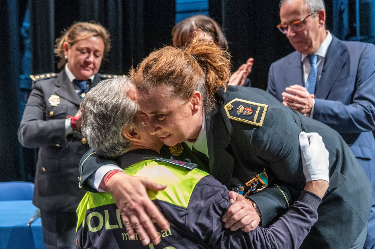 guillerjack_'s tweet photo. Quiero dar las gracias al @ayto_pozuelo y en particular a @spquislant y a @soniarodgar por el homenaje que le hicieron a mi padre Mateo el 5 de Octubre. Y mis felicitaciones a los demás policías condecorados y que también recibieron sus medallas de los 25 años de servicio. https://t.co/ElLgRxj0kW