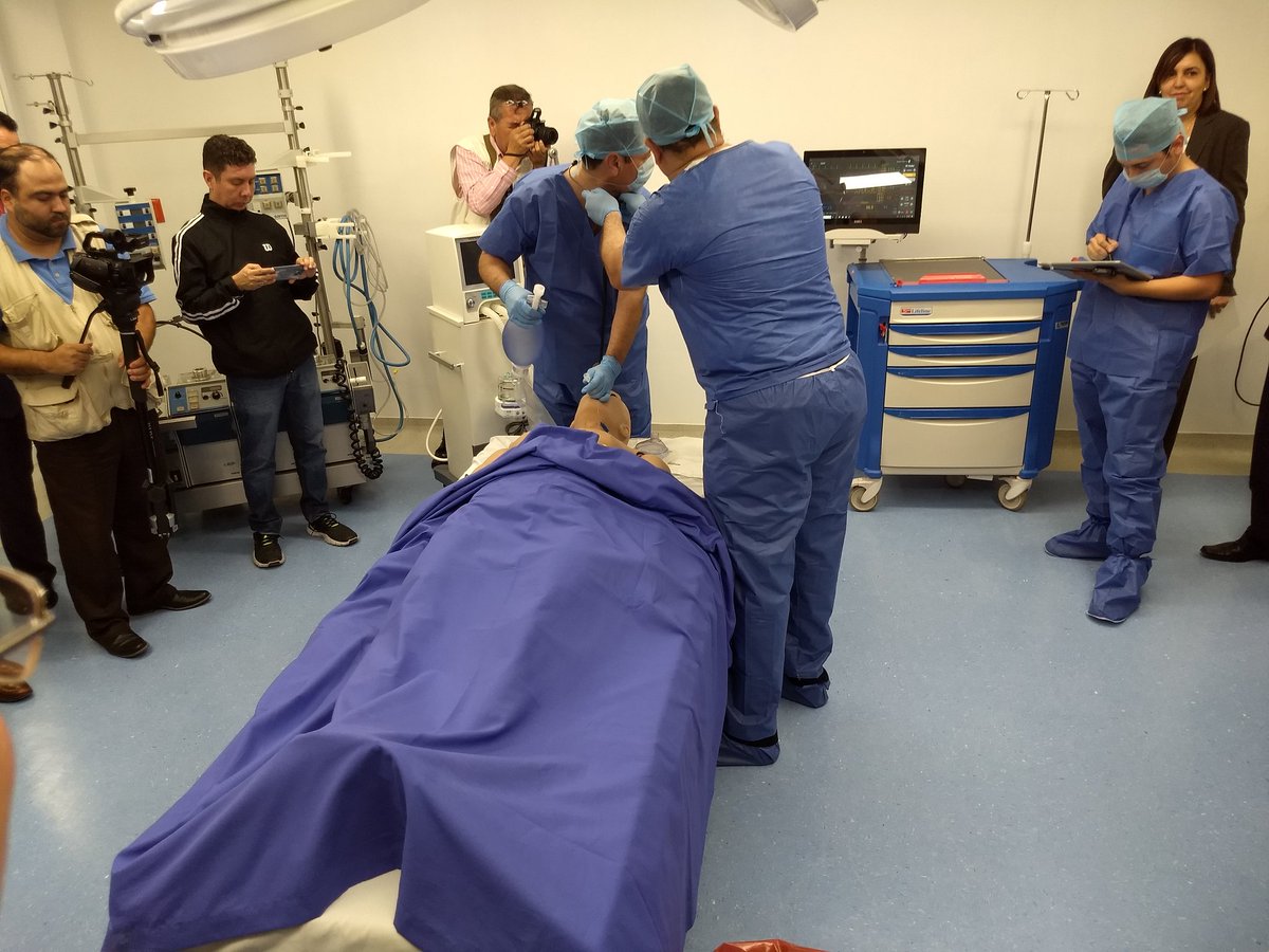 UAG_Oficial's tweet photo. En Centro de Simulación, los alumnos podrán realizar sus prácticas en simuladores de alta tecnología. #WeMakeDoctors https://t.co/Jf5rC0WzDm