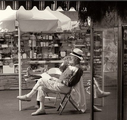 FarmersMarketLA's tweet photo. #MondayMarketMemory -📷A  photo backdrop for photography at the Market from @yam_i_yam IG:
A creative session with drink at the Farmer's Market, Los Angeles. Circa 1994. Leica M6 and Ilford Delta 400 #TheOriginalFarmersMarket #LosAngeles #Photography #ThroughTheLookingGlass https://t.co/jFdC1fX1KA