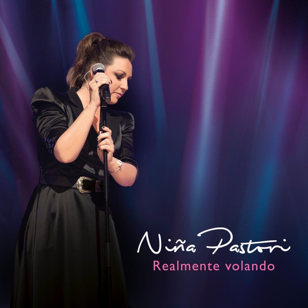 El próximo 9 NOVIEMBRE disponible en DVD/CD nuestro mágico concierto en el <a href="/Teatro_Real/">Teatro Real</a> con <a href="/IndiaMartinez/">India Martínez</a> <a href="/PastoraSoler/">Pastora Soler</a> <a href="/MiguelPoveda/">Miguel Poveda</a> <a href="/antoniorozco/">Antonio Orozco</a> <a href="/_MaluOficial_/">Malú</a> <a href="/manuelcarrasco_/">Manuel Carrasco</a> y @rosaliavt Una noche en la que una siente que puede llegar a estar #RealmenteVolando