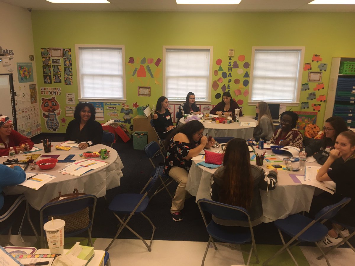 directleger's tweet photo. Group discussions on how to encourage language development.. important in every age group #TLEBeyond #LearnPlayGrow #TLEWilmington https://t.co/KWrWXIZxDz