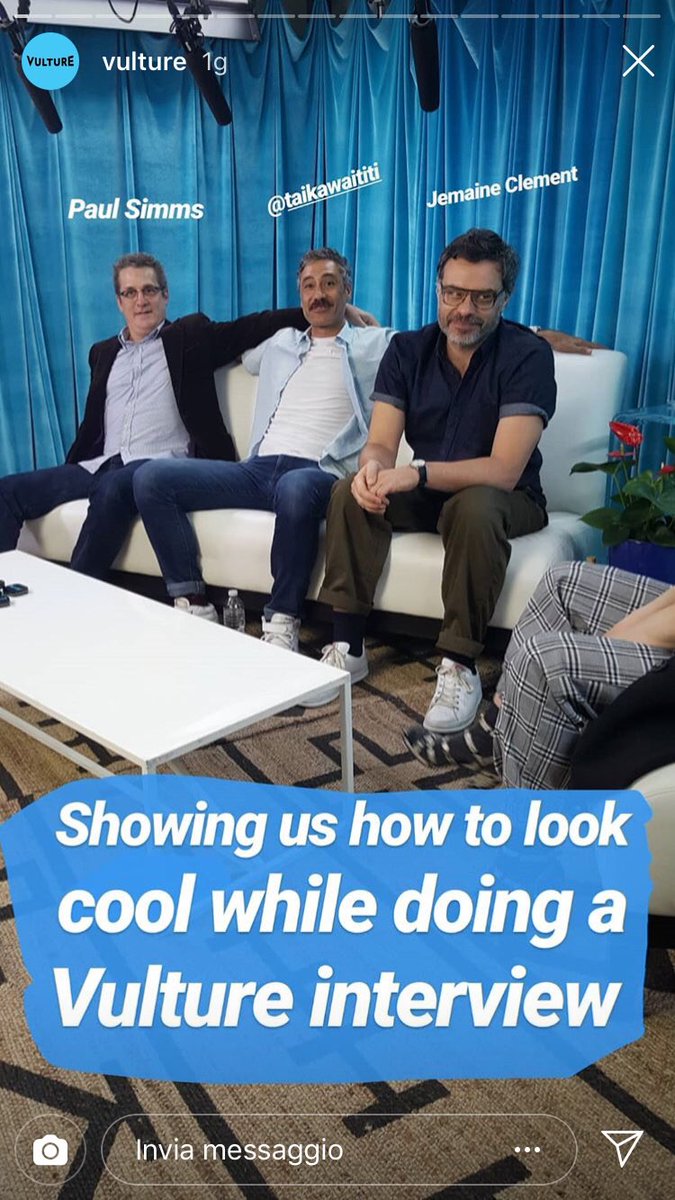 TaikaWaititi_IT's tweet photo. Taika e Jemaine Clement, ieri, sono stati intervistati da Paul Simms 

Fonte: Vulture https://t.co/TptbCD0EqV