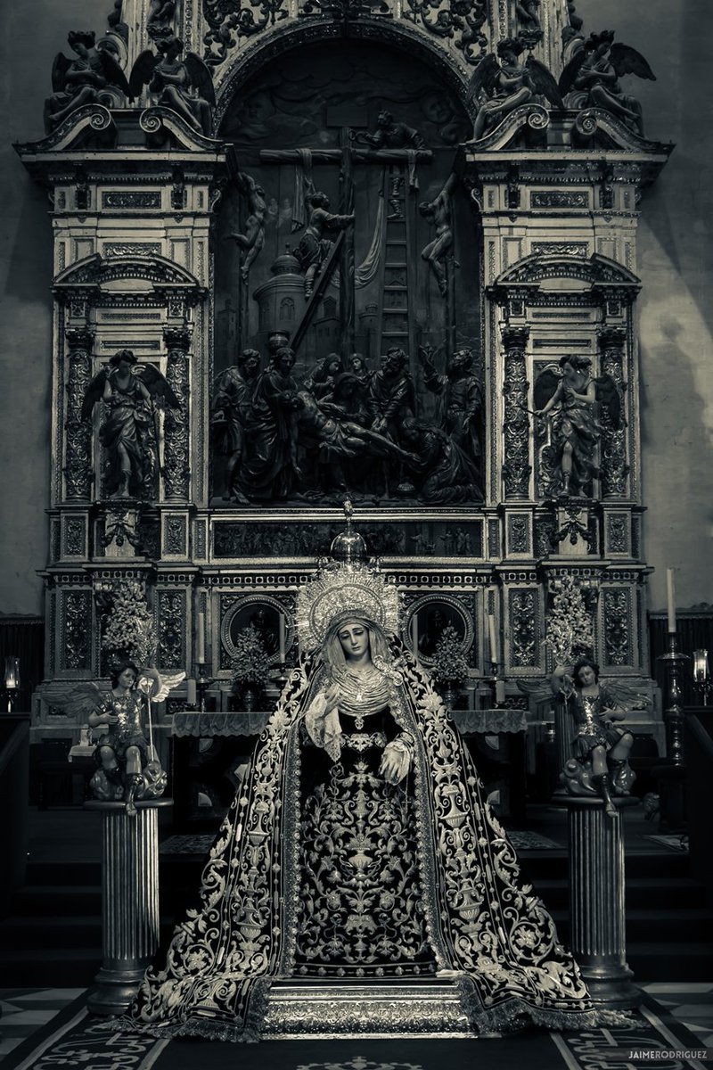 La Virgen de la Victoria, una de esas imágenes que te dejan sin aliento...

#Sevilla
#MariaEnElCorazon
#VictoriaCoronacion