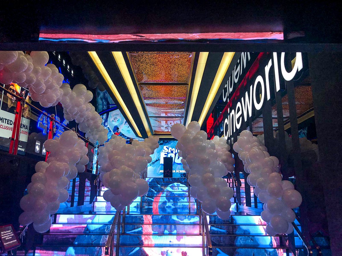 3BubblegumGirls's tweet photo. 🎥 Movie Time! 🎥 Our balloons looked perfectly in place to make their big screen debut at the weekend 🍿 How gorgeous? 📽
.
.
.
.
#smallfoot #moviepremiere #balloonclouds https://t.co/GsfgijLyZC