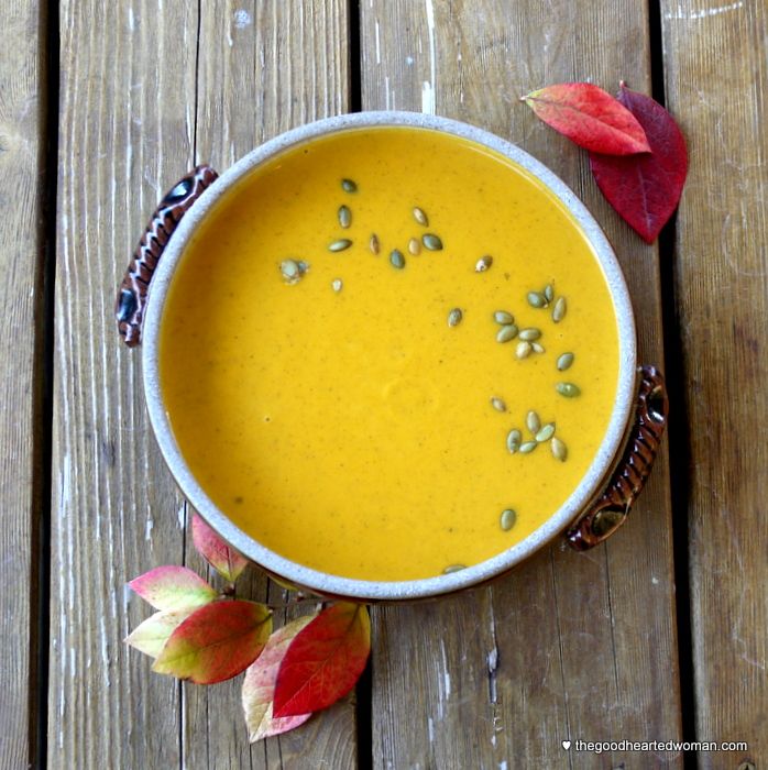 RosewayRenee's tweet photo. Creamy Curried Butternut Squash Soup 🍂 {A Twist on Panera’s Autumn Squash Soup} 🥣 https://t.co/8x9pvWPmXg #copycatrecipe #PaneraCopycat #soupseason #butternutsquash https://t.co/zJYJ3yQtZs