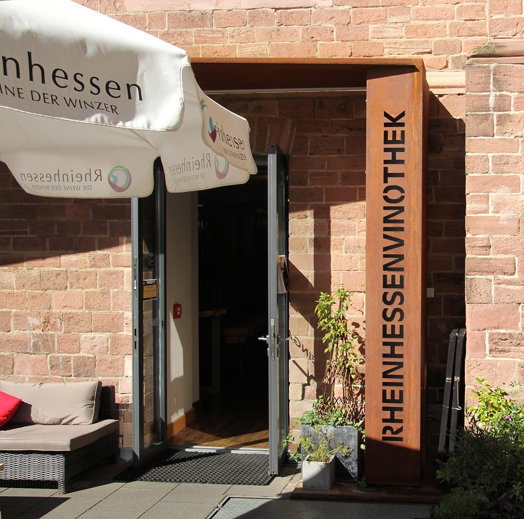 evinumweb's tweet photo. Außergewöhnliches wird auch belohnt: Die #Rheinhessenvinothek #mainz wurde durch das @WineCapitals Network mit dem Best Of Wine Tourism Award 2017 in der Kategorie Weintourismus Service national und international ausgezeichnet. @mainz_de @RheinhessenNews #evinumweb #wine_passion https://t.co/O88cbYIgBo