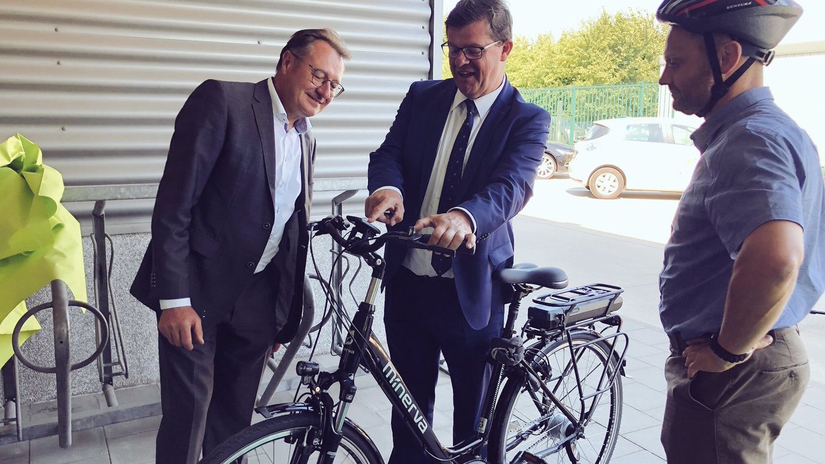 Dienstverplaatsingen van de burgemeester en schepenen zullen onder burgemeester @barttommelein gebeuren met de (elektrische) fiets. #oostende #pko