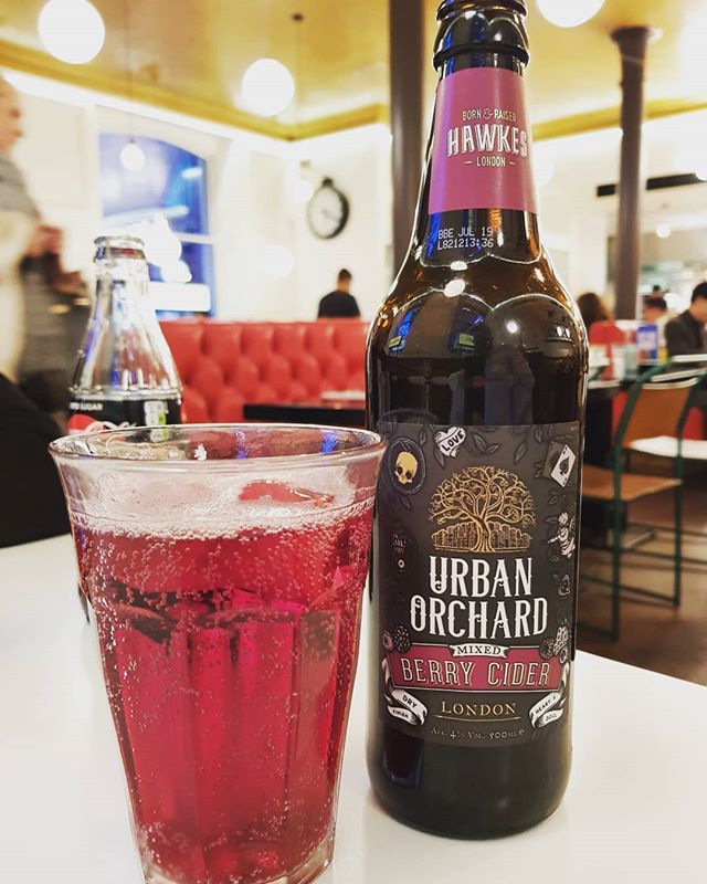 seomental's tweet photo. No te acostarás sin probar algo más #berrycider #london https://t.co/GUc5mJgThB https://t.co/FuSO6MyqH7