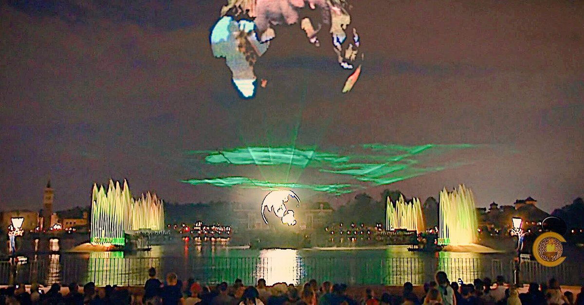 disneywiz's tweet photo. We need to talk about the fact that Illuminations is going away forever. #whyareyoudoingthistomeDisney #thisisntright #soinspiring #heartwarming #unity🌏 https://t.co/3b7uDOibAi