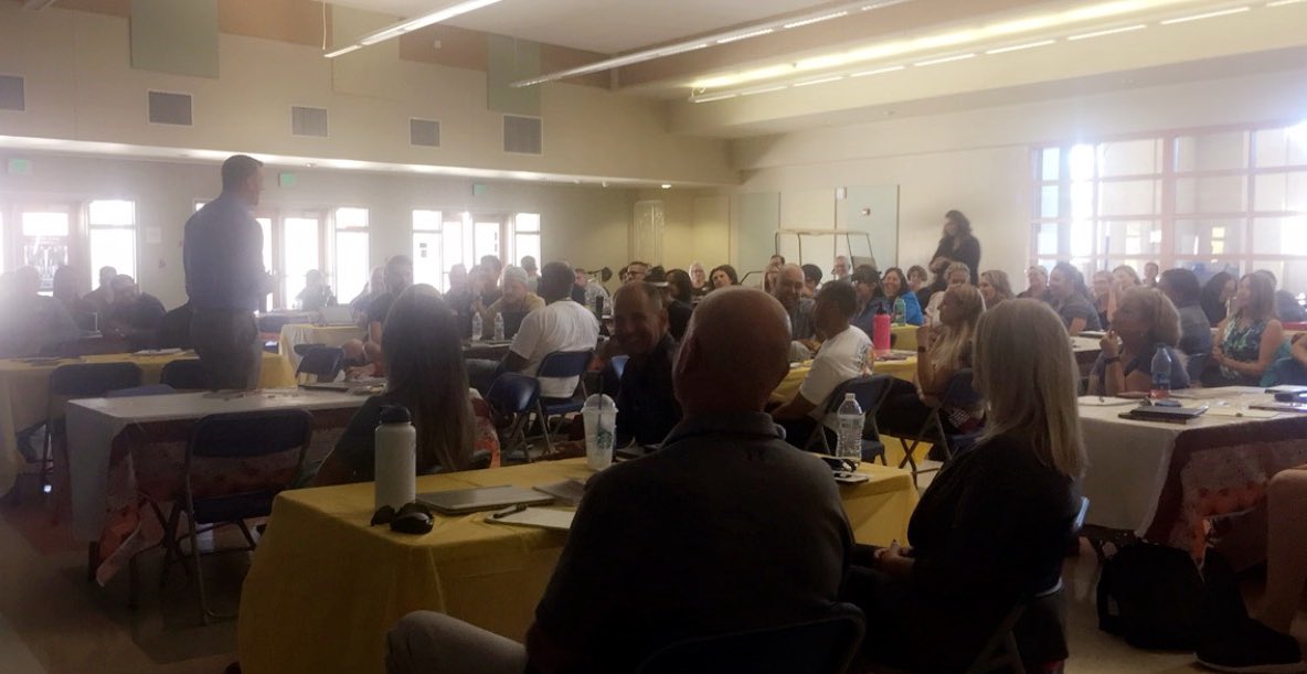 dsusdPLN's tweet photo. @Wes_Kieschnick bringing smiles & inspiration to @DesertRidgeAcad & @LBJLonghorns #BOLDschool #dsusdPDday @RigorRelevance https://t.co/iCnBPwzIw3
