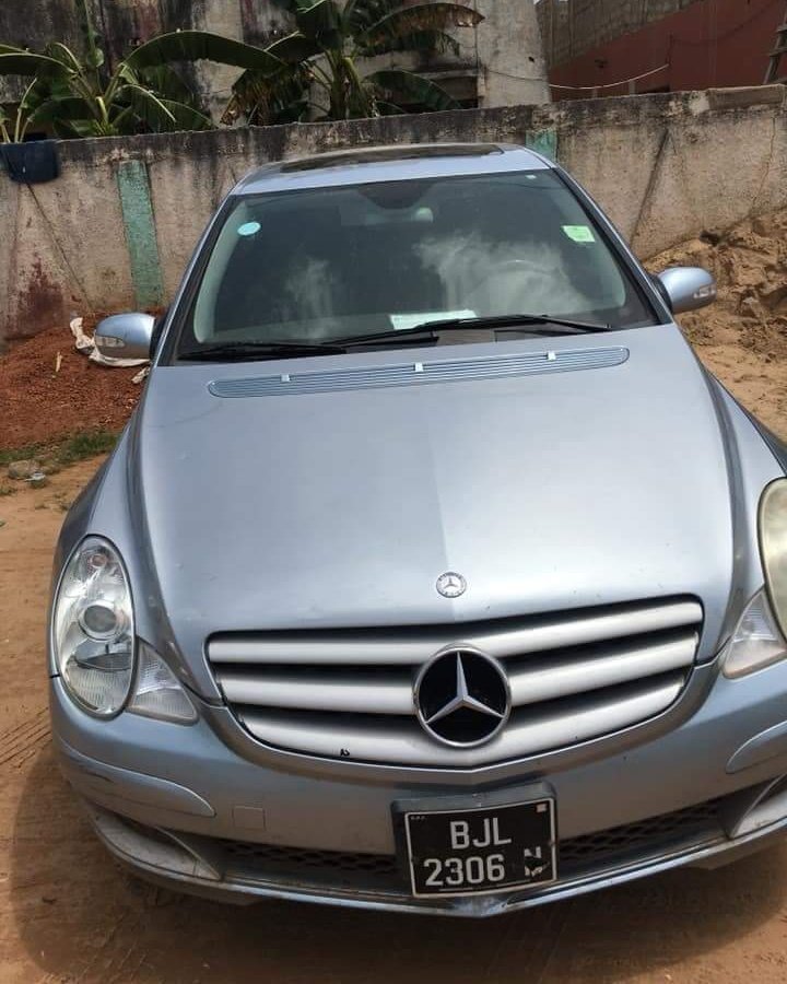 carsingambia's tweet image. Mercedes-Benz R-Class R 350 4MATIC for sale. V6 engine with automatic transmission. Call ☎ (+220) 371 1148 for more info and enquiries #MercedesBenz #RClass #Gambia #carsingambia 🇬🇲