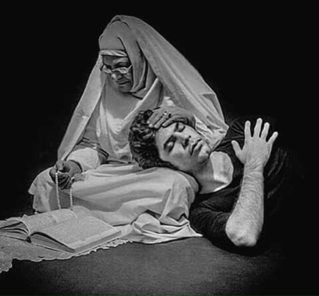 #رسائل_حب
#اذا_فقدت_ذاكرتي
سانسى كل شي ما عدا ( #امي❤...
وكيف انسى من كبرت وتربيت تحت عرشها
اذا العقل ينسى فالقلب لا ينسى💝الغاليه🌹