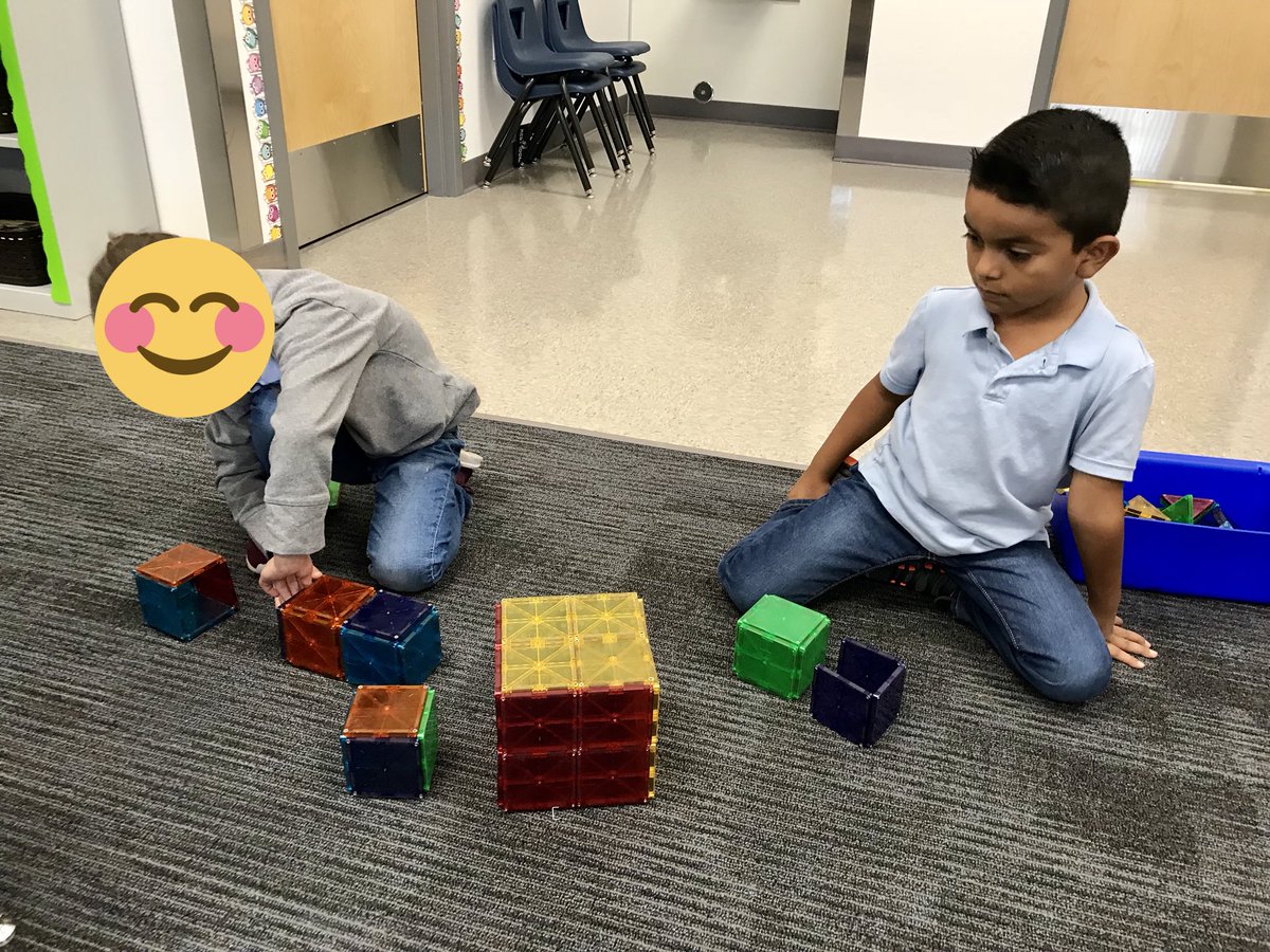 KeelerMiss's tweet photo. Building cubes with magnitiles is a great way to count the number of sides, edges, and corners. #clydecoxrocks #kindergarten #MondayMotivation https://t.co/XttVfMkk1y