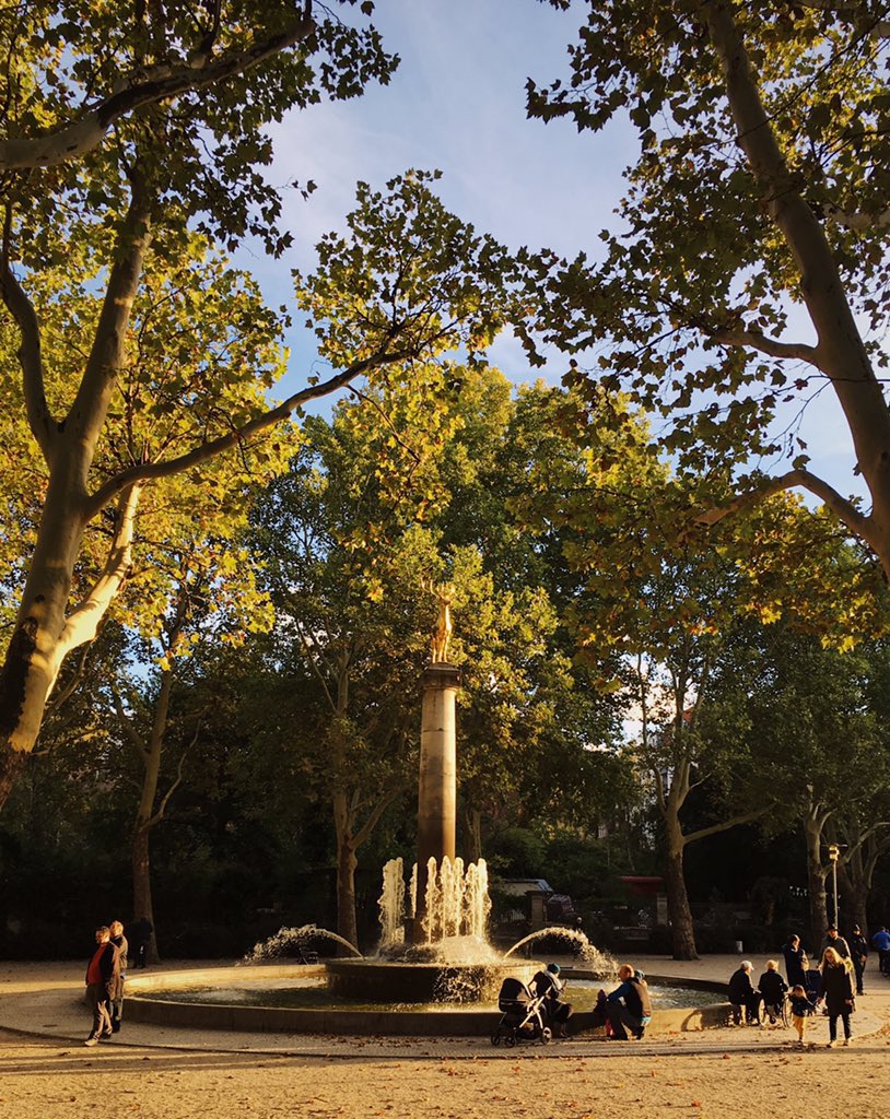 CarlNasman's tweet photo. Anyone who says #Berlin is grey hasn’t been here in autumn https://t.co/2mTMjF2T5b