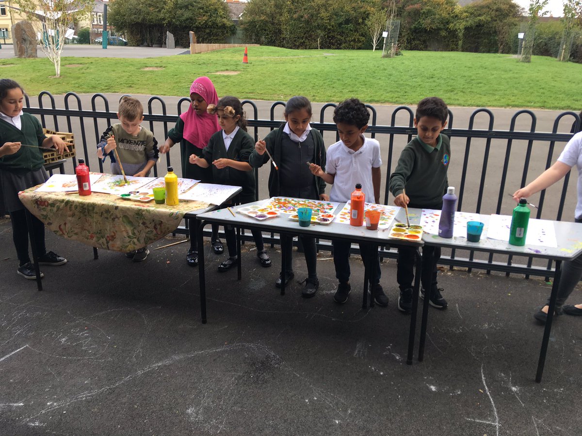 Comet_class's tweet photo. Exploring and experimenting with different techniques this afternoon #art #creatingamasterpiece https://t.co/ouut7vLYb9