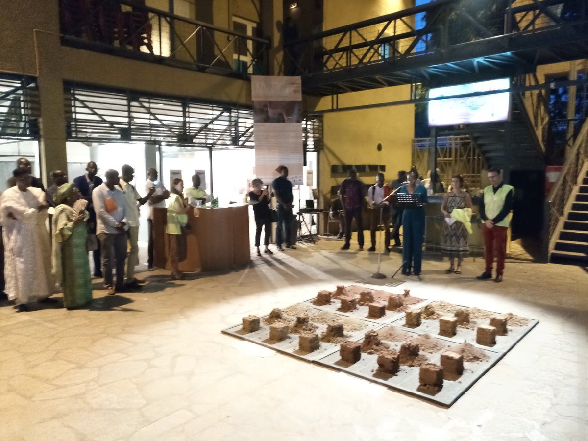 GaillyGregoire's tweet photo. Vernissage de l'exposition #FACTSahel forum des acteurs de la construction en terre @EarthRoofs #esiau #Yasagu @GERES_fr @FranceauMali @IF_Mali très belle initiative https://t.co/yVVtUOM6BX