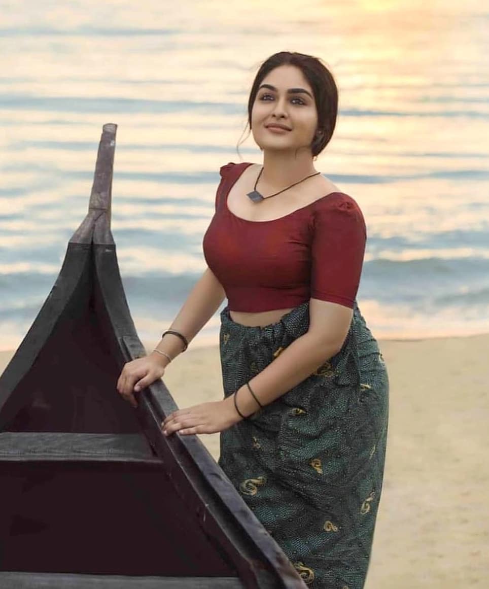 BreakingViews4u's tweet photo. Prayaga Martin as #Karuthamma from #Chemmeen - Exclusive photo shoot for #Mathrubhumi #StarNStyle Magazine
#StarAndStyle
full set here :- https://t.co/gQOtQrUB7j https://t.co/ag1EwrjUfU