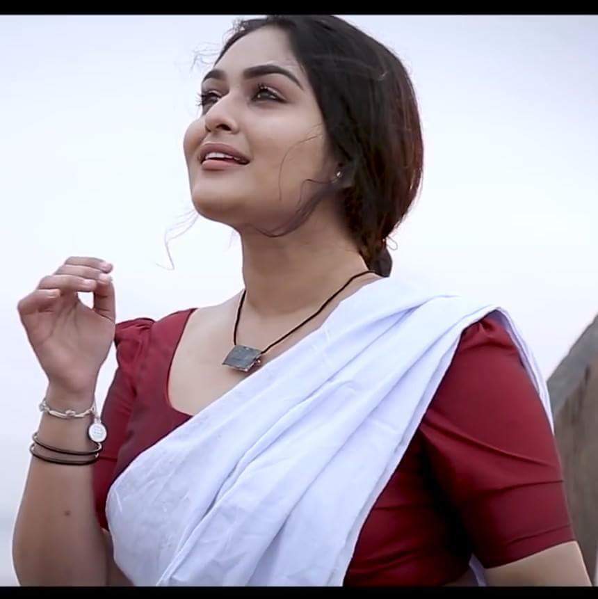 BreakingViews4u's tweet photo. Prayaga Martin as #Karuthamma from #Chemmeen - Exclusive photo shoot for #Mathrubhumi #StarNStyle Magazine
#StarAndStyle
full set here :- https://t.co/gQOtQrUB7j https://t.co/ag1EwrjUfU