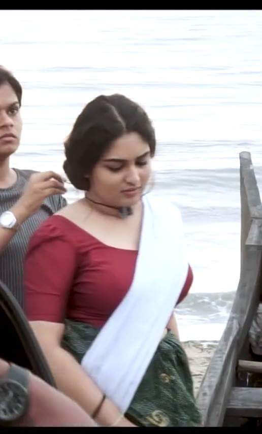 BreakingViews4u's tweet photo. Prayaga Martin as #Karuthamma from #Chemmeen - Exclusive photo shoot for #Mathrubhumi #StarNStyle Magazine
#StarAndStyle
full set here :- https://t.co/gQOtQrUB7j https://t.co/ag1EwrjUfU