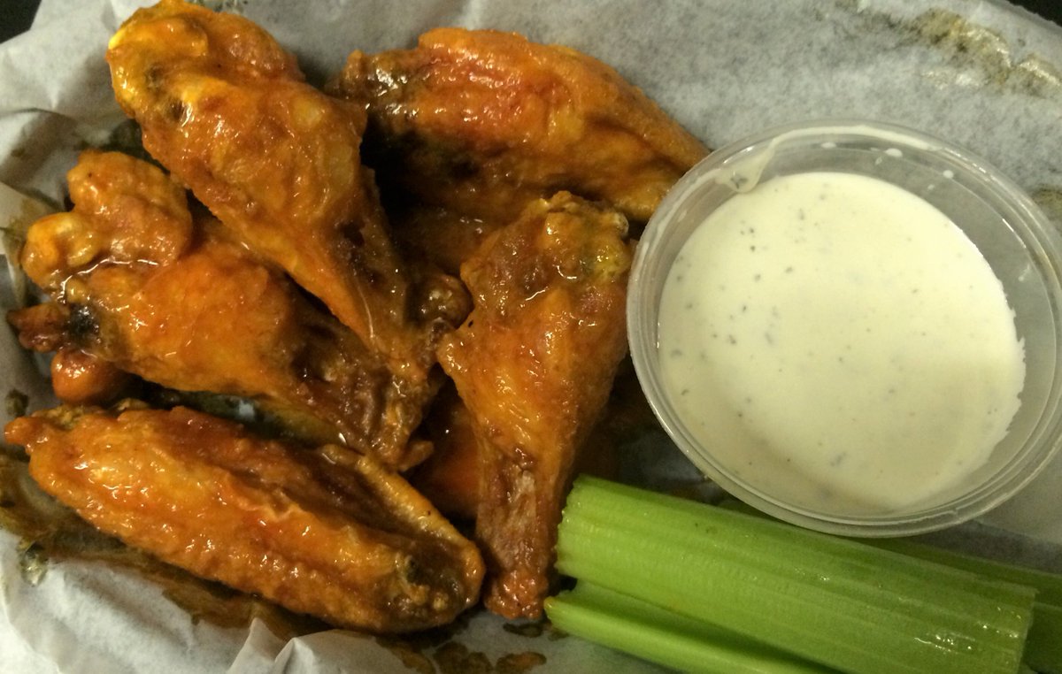 Morellos3's tweet photo. Monday Features
Taco Salad
$4.oo Hot Wings, starting at 4:00 https://t.co/oJJThQ427G