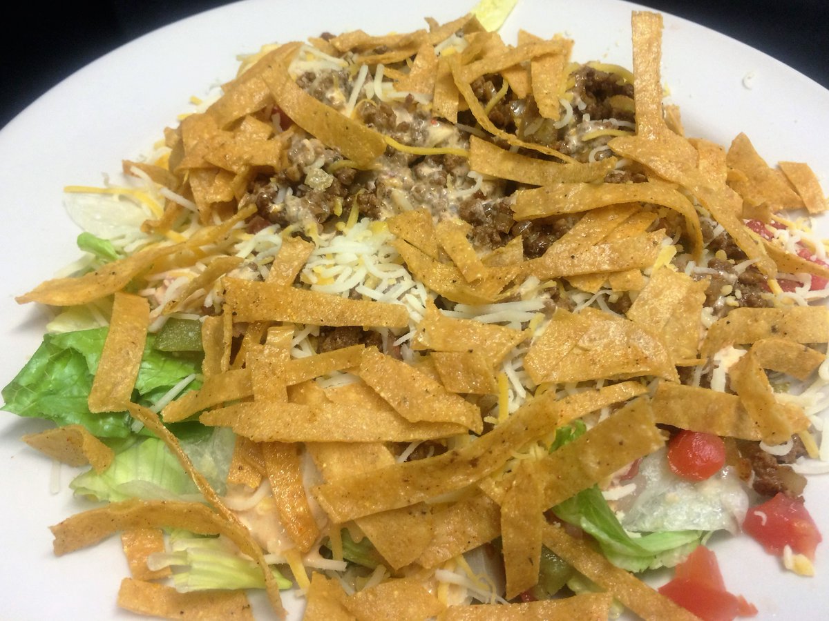Morellos3's tweet photo. Monday Features
Taco Salad
$4.oo Hot Wings, starting at 4:00 https://t.co/oJJThQ427G