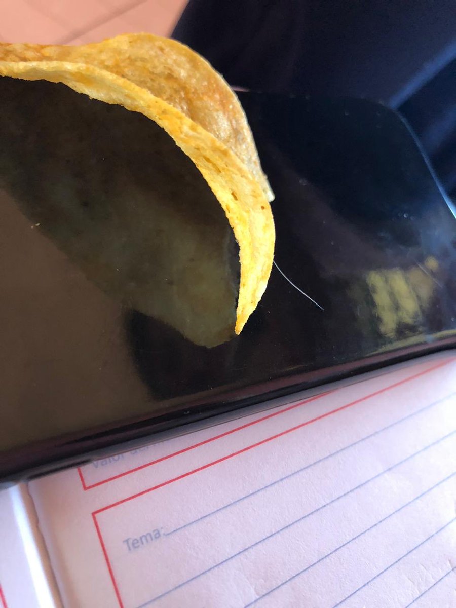 @ChipsBarcel Me salió un pelo en sus papaaas🤢🤢🤢 De verdad que 🤢 #Chips #ChipsBarcel