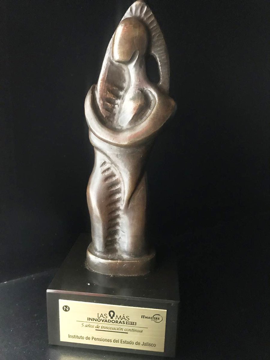 ipejalgob's tweet photo. #ITMasterMag otorgó reconocimiento a @ipejalgob por ser una institución de  #LasMasInnovadoras del Sector Público por 5 años consecutivos. Felicidades al Equipo de la DIS que liderado por @angie24ar del @ipejalgob felices por el premio al proyecto FINTECH-IPEJAL https://t.co/7fsGYVhWlv